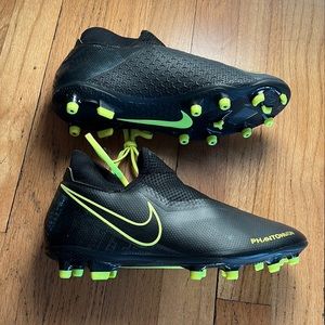 Nike Phantom Soccer Cleats Unisex (Size US women’s 7)